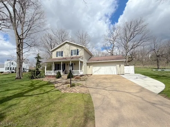 1131 Millbrook Sq NE, Bolivar, OH 44612