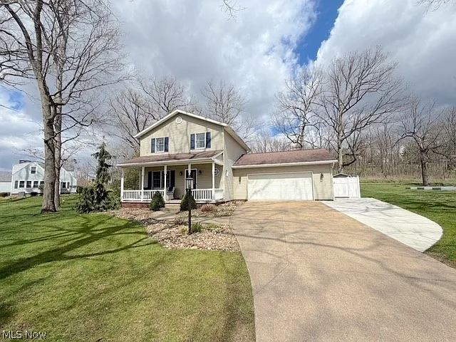 1131 Millbrook Sq NE photo 1