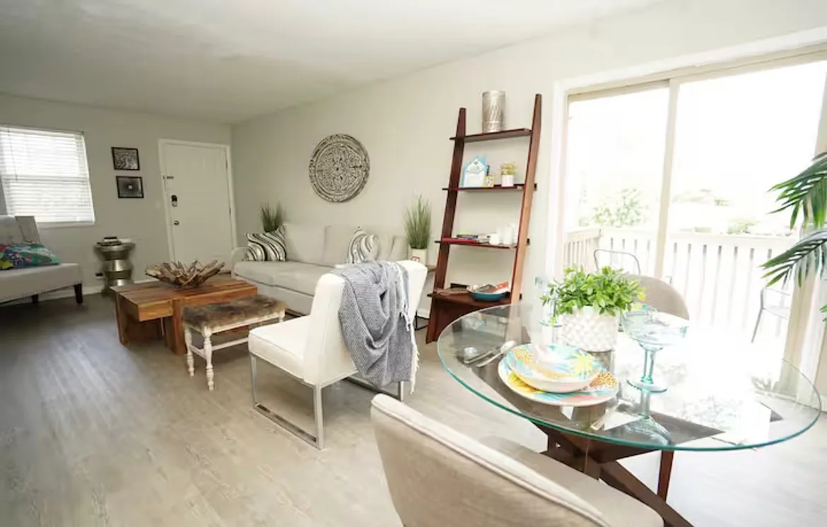 901 Crosshill Dr - Unit 2 — Photo 3