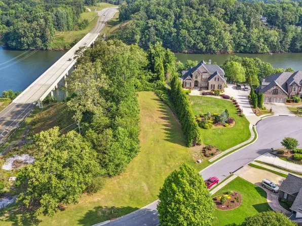 1957 River View Dr, Gainesville, GA 30501