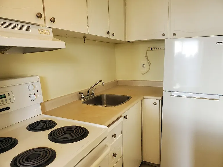 1251 Cardero St — Photo 10