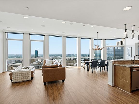 5th image of 500 Throckmorton St APT 3010