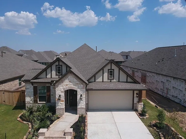 15810 Vanderpool River Dr — Photo 2