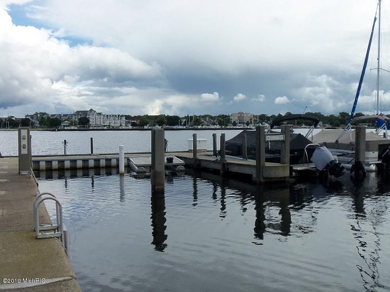 1st image of 98 Harbor Dr #18