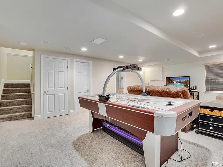 15581 Flowerhill Cir — Photo 35