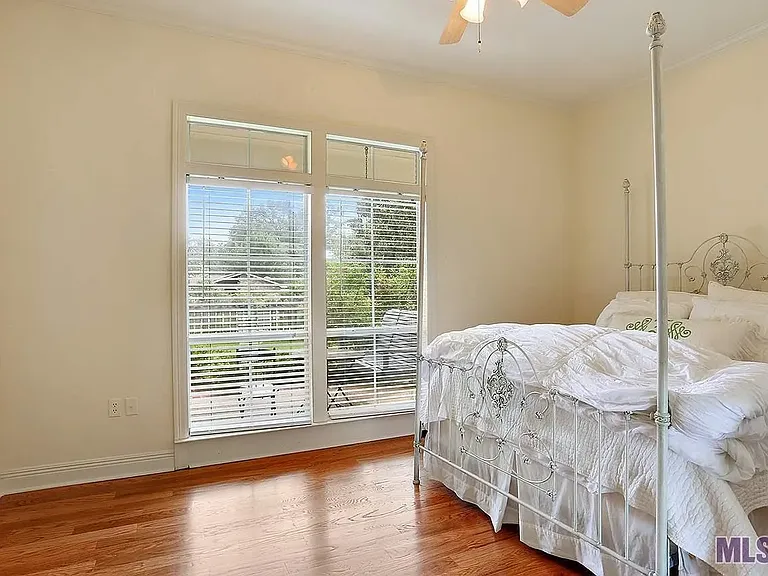 3526 S Lakeshore Drivebaton — Photo 7