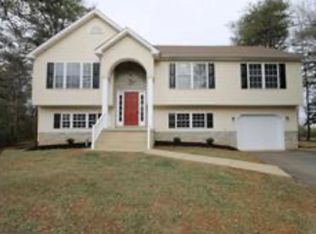 104 Carlyle Ct, Locust Grove, VA 22508