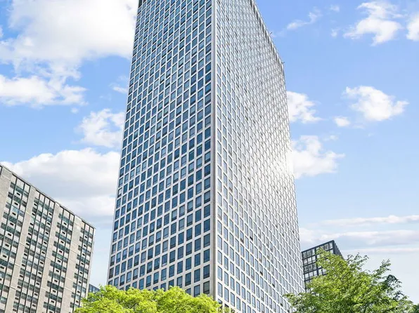 260 E Chestnut St APT 4003, Chicago, IL 60611