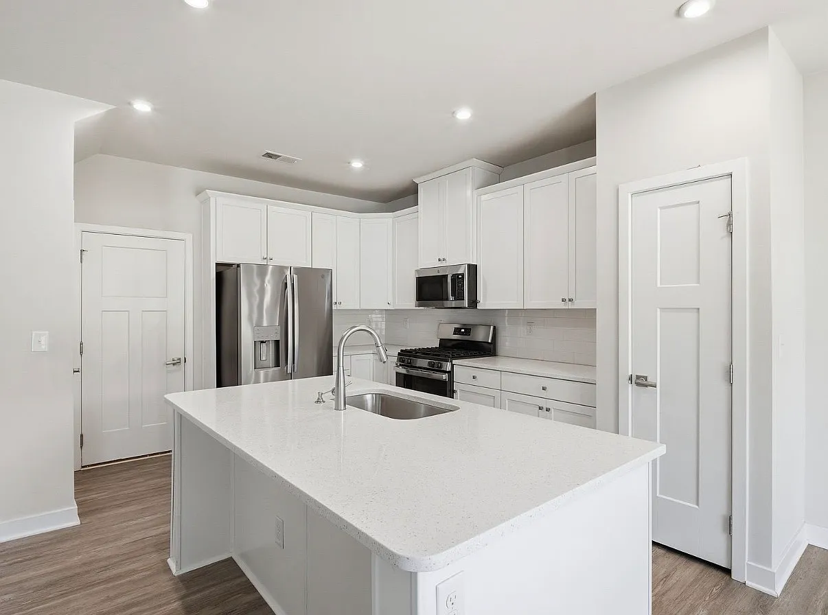 3 bed, 2.5 bath, 1853 sqft, $2,350 — Photo 3