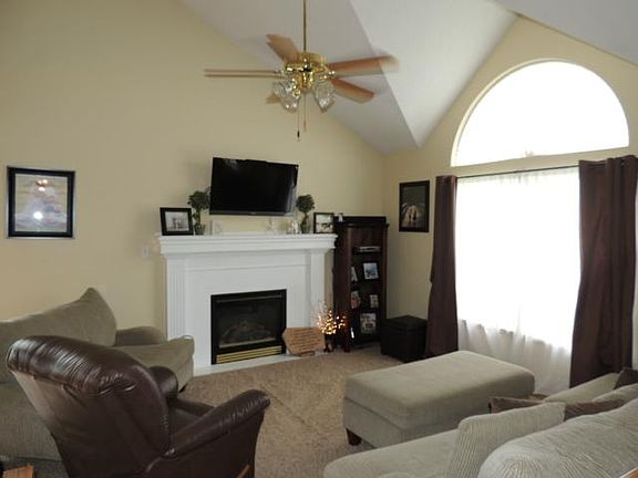 4th image of 828 SW Meadowood Dr