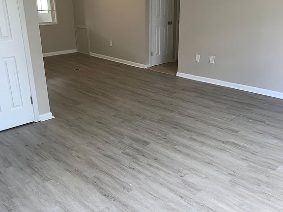3rd image of 1555 Mayfair Blvd APT 3