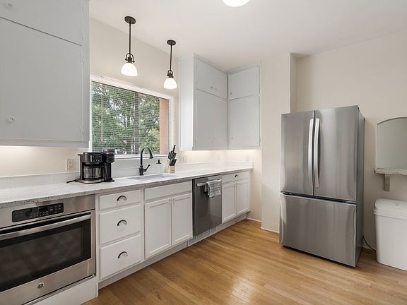 5th image of 521 Webber St