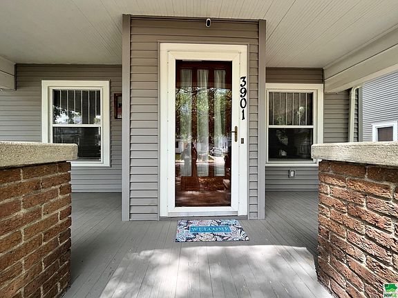 3rd image of 3901 Peters Ave