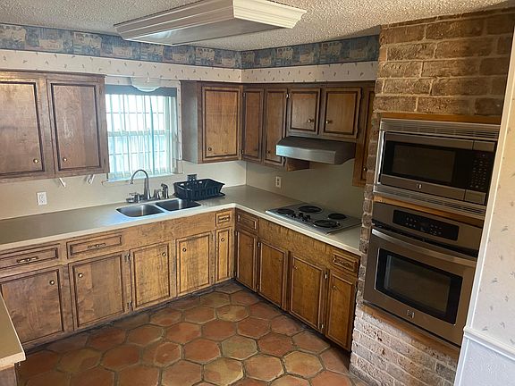 3rd image of 5029 Crestwick Dr