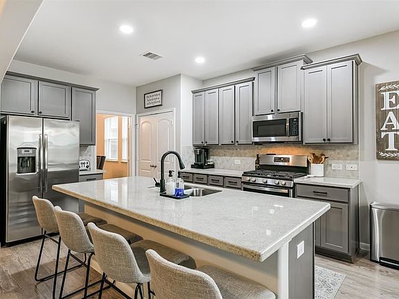 3rd image of 1861 Belle Pl