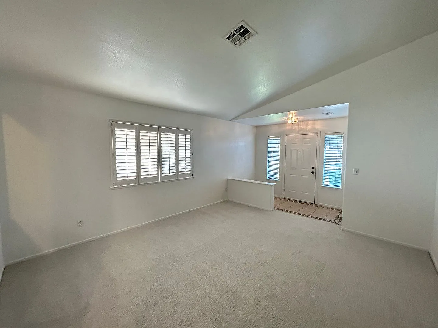 Cozy Single Story Home in Silverado Ranch! — Photo 2