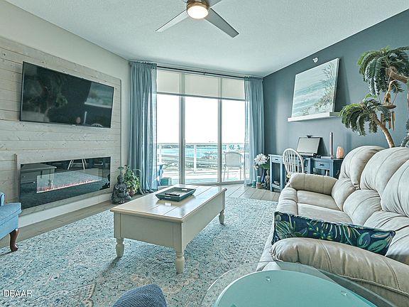 3rd image of 231 Riverside Dr Unit 1703-1