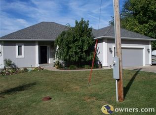 6267 Rock Creek Dr, Ozawkie, KS 66070