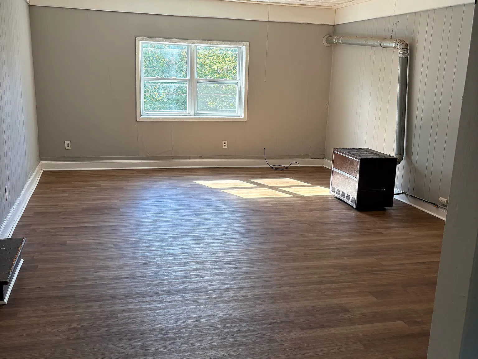 2 bed, 1200 sqft, $1,200 — Photo 2