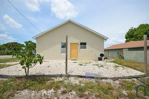 2197 Davis Ct — Photo 4