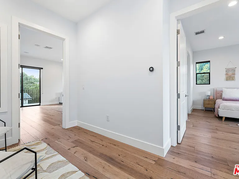 18903 Hatteras St — Photo 40