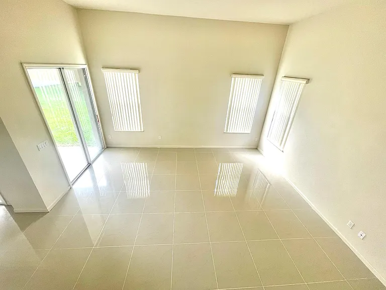 2370 Hinsdale Dr — Photo 15