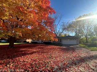 1032 Kennebec Rd, Grand Blanc, MI 48439