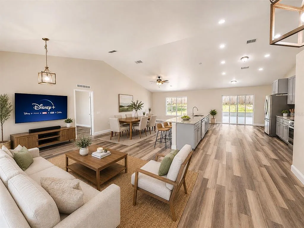 4 bed, 2.0 bath, 2302 sqft, $2,700 — Photo 2