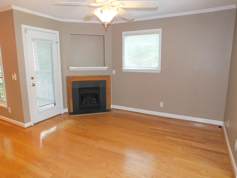 1211 Westview Ln #203 — Photo 2