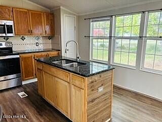 4th image of 301 N Wilson Street