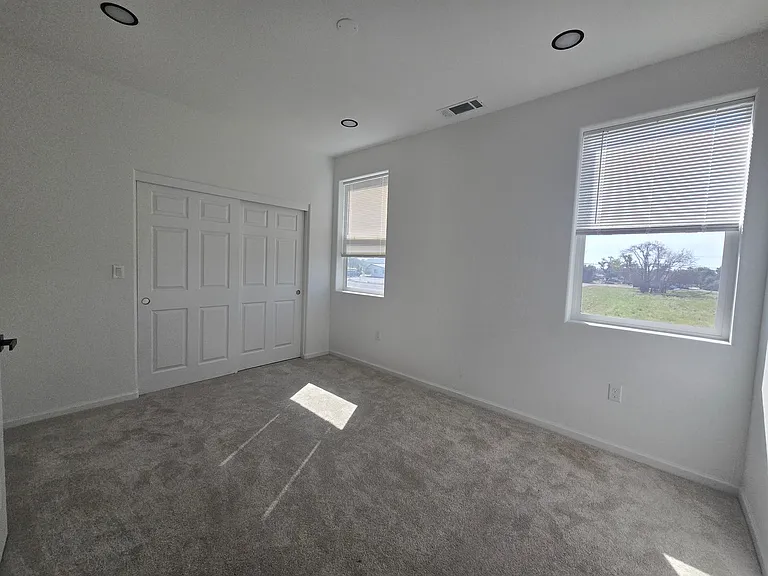 1078 Buena Vista Ln — Photo 8