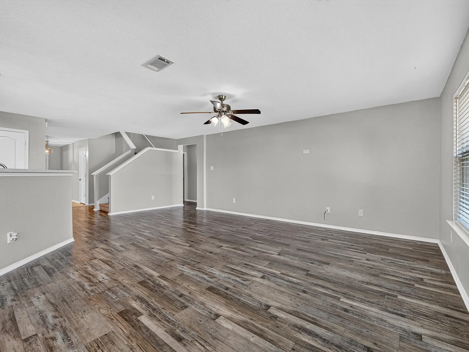 925 Bee Creek Ln — Photo 1