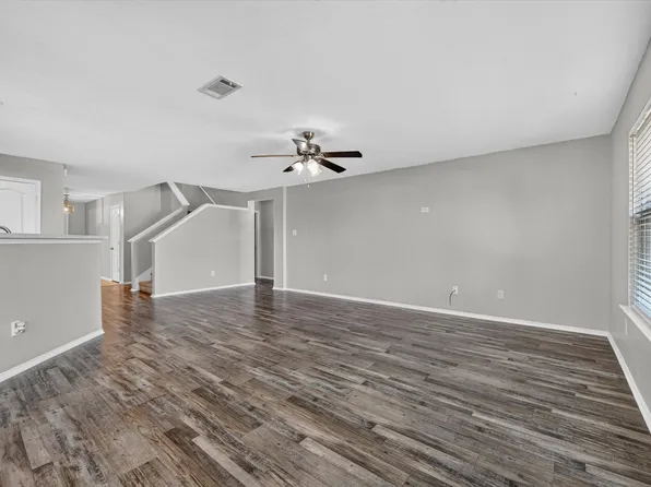 925 Bee Creek Ln, Fort Worth, TX 76120