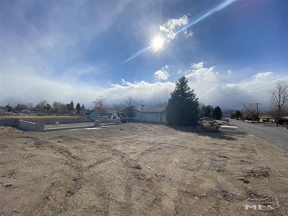 2nd image of 1369 Jobs Peak Dr