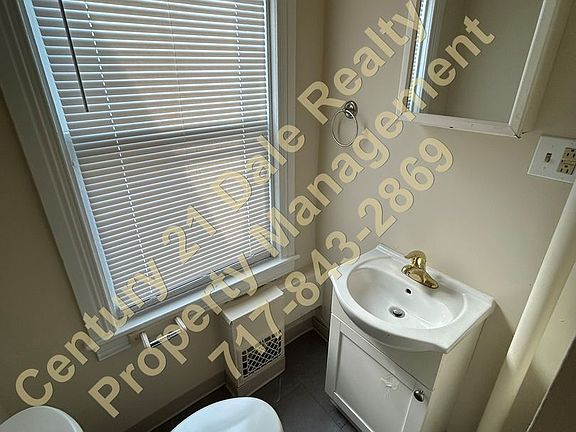 5th image of 36 N Seward St Floor 2