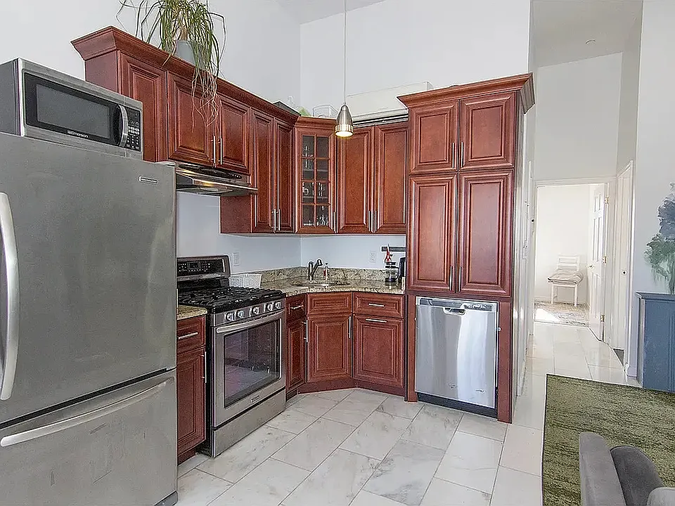 43-12 Broadway #PENTHOUSE