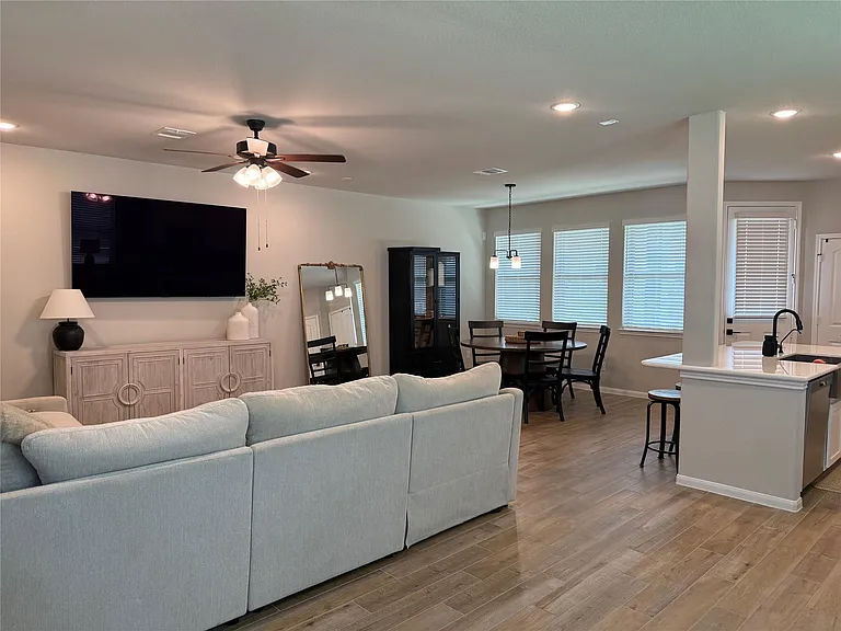 5504 Hyde Park Dr — Photo 8