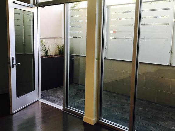 4th image of 2655 Bush St #121