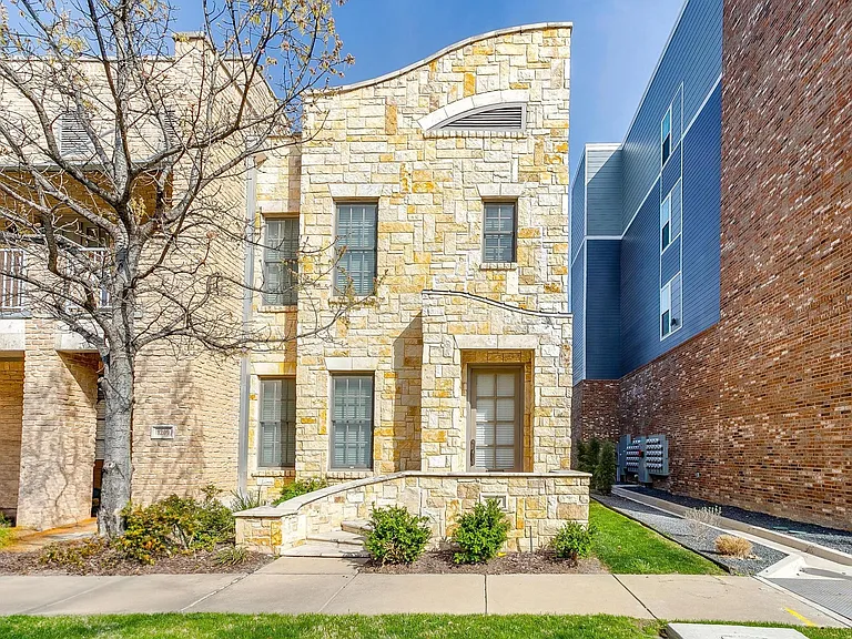 1211 S Adams St — Photo 3