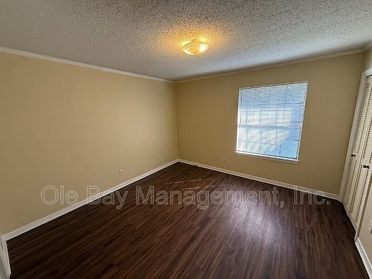929 Navco Rd — Photo 5