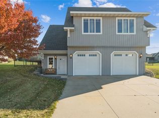 403 Chamber Dr, Anamosa, IA 52205