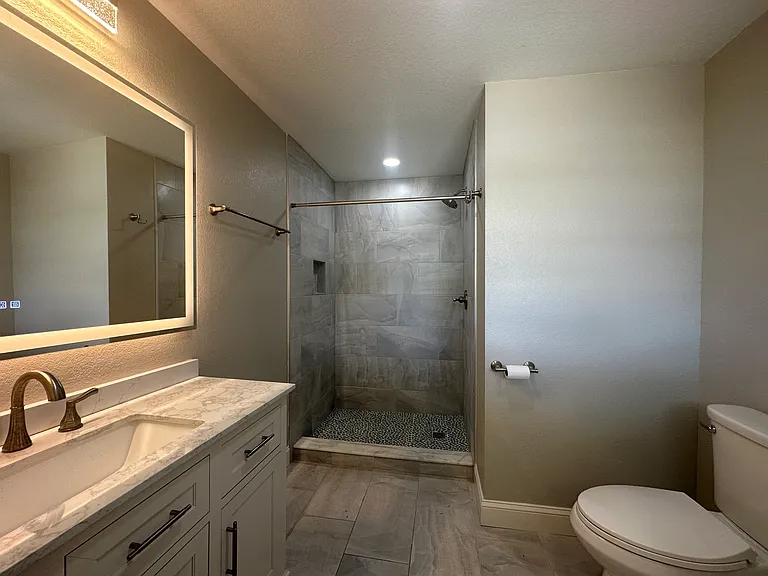 2210 S Euclid Cir #B — Photo 34