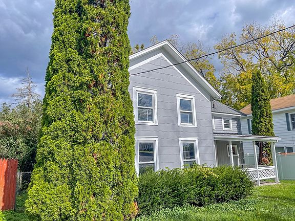 3rd image of 104 Lombard St