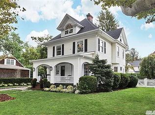 16 Ash St, Garden City, NY 11530