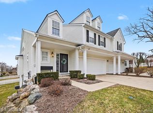 686 W Bluff Ct #23, Rochester, MI 48307