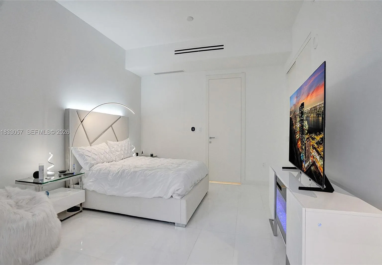 Aston Martin Residences — Photo 3