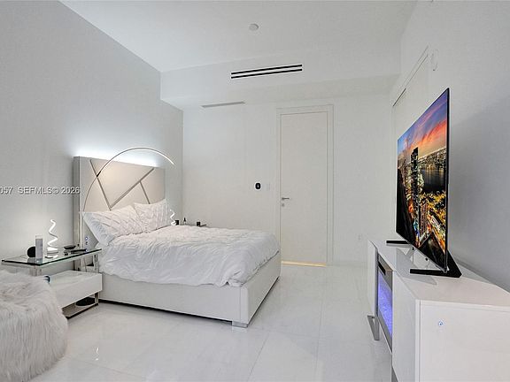 3rd image of 300 Biscayne Blvd #505C