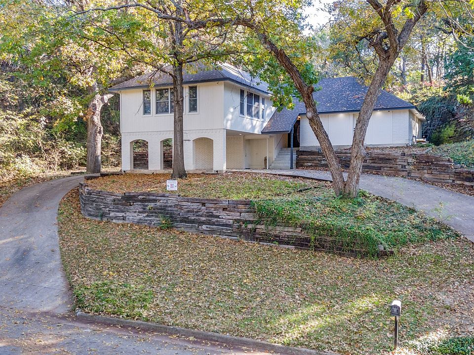1st image of 902 Sleepy Hollow Dr
