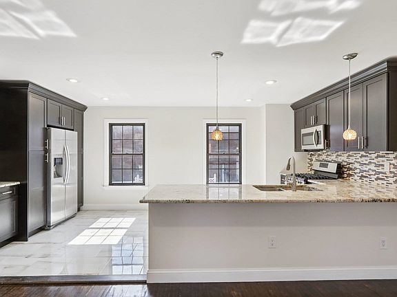 2nd image of 3655 Meadow Ln #3655