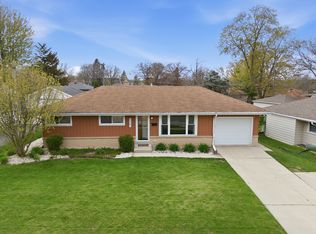 W150N8267 Saxony Dr, Menomonee Falls, WI 53051